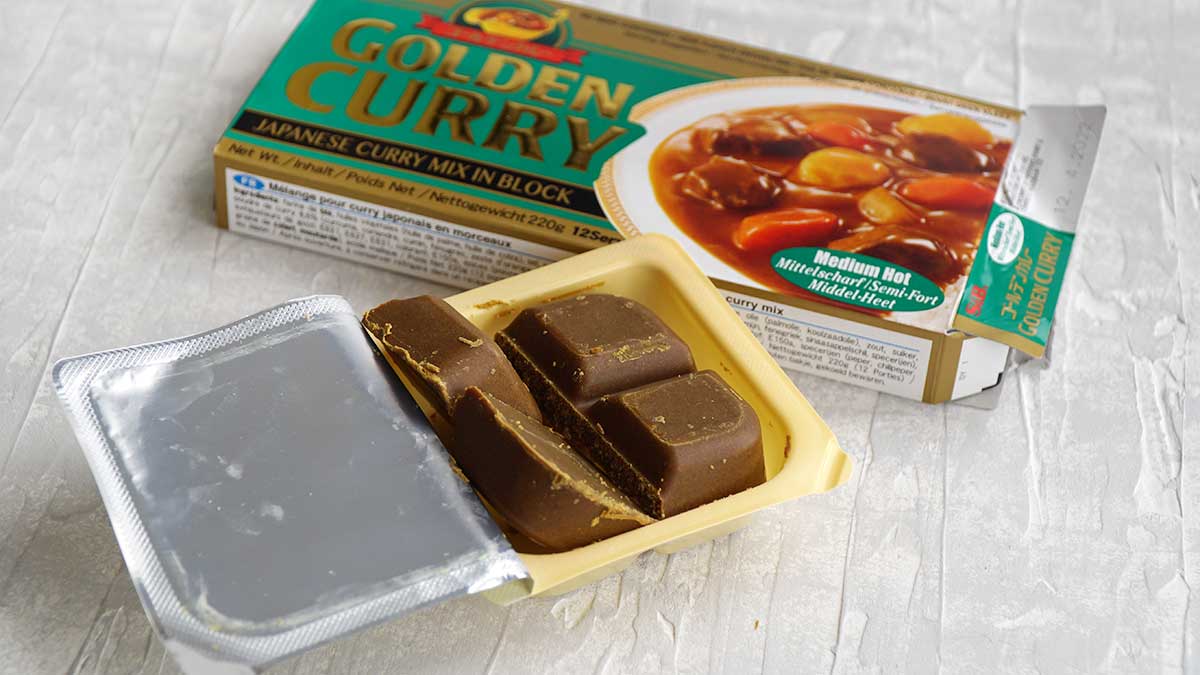 java katsu curry block and opened box of curry block