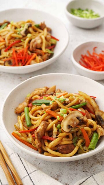 Easy Chicken Yaki Udon - Khin's Kitchen