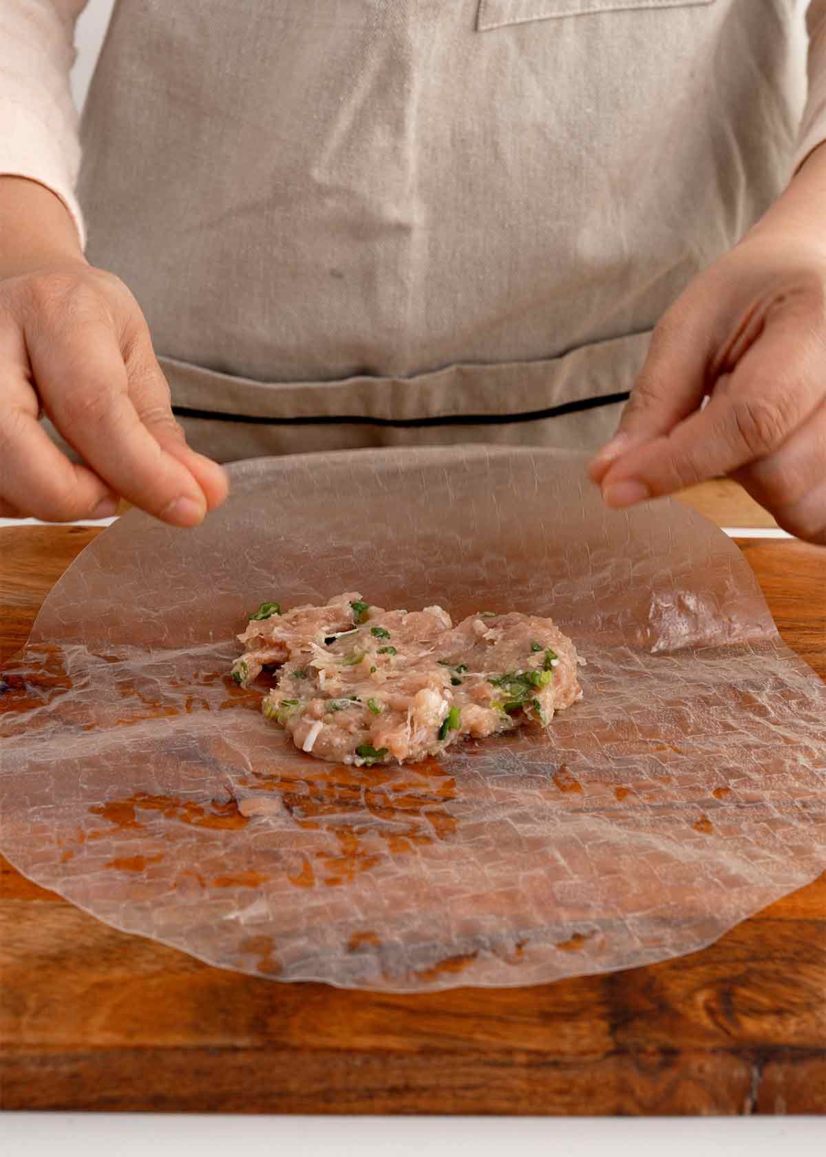 An image showing how to fold dumplings with rice paper.