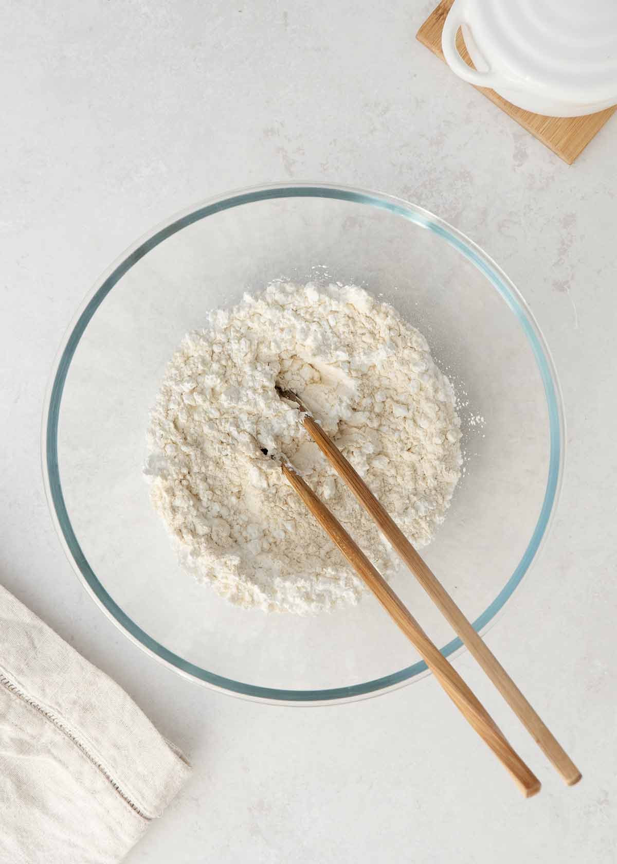 An image showing how to mix tempura batter flour in a large mixing bowl.