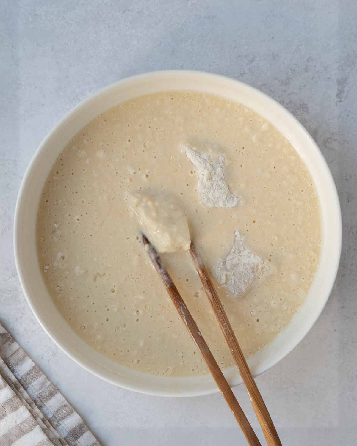 A picture of fish pieces dipped in the tempura wet batter.