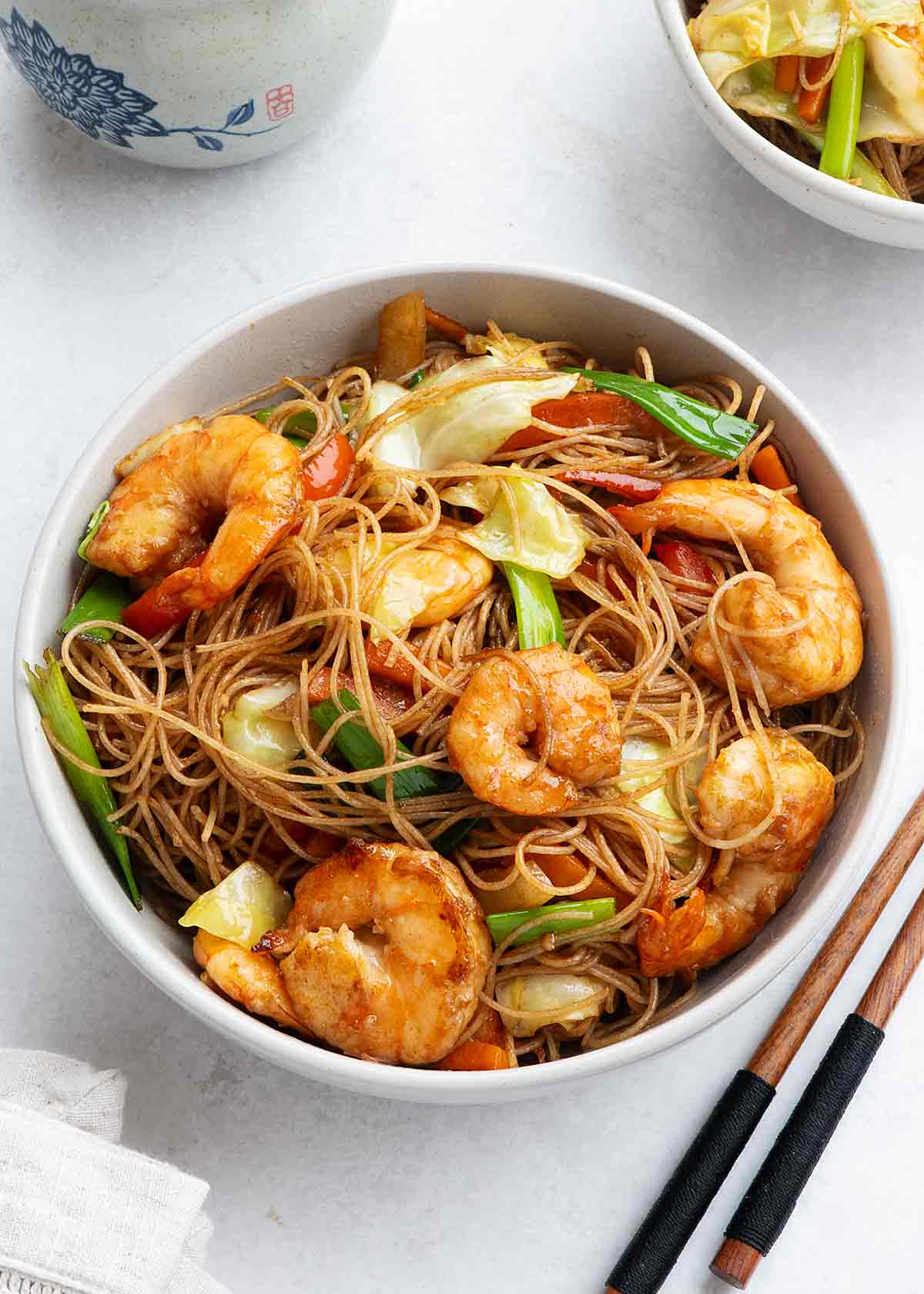 Stir fry rice vermicelli noodles with shrimps and vegetables.