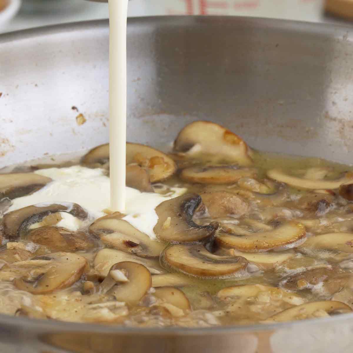 A picture showing, adding cream and pasta water to the pan.
